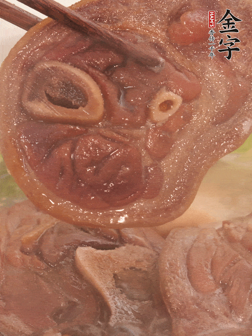 大火燒開后，調(diào)成小火燜煮30分鐘，煮至蓮藕軟糯。