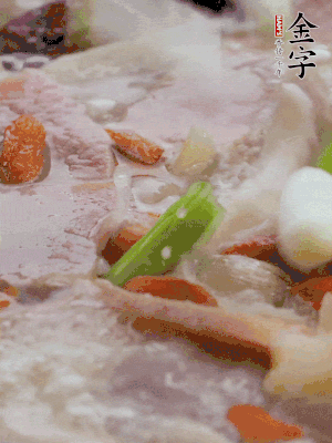 最后下枸杞、蒜白。