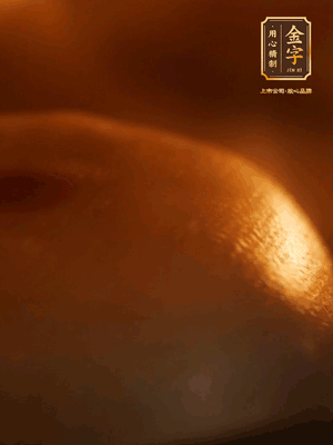 烤箱預(yù)熱至170℃，月餅放在中下層，烤18分鐘左右